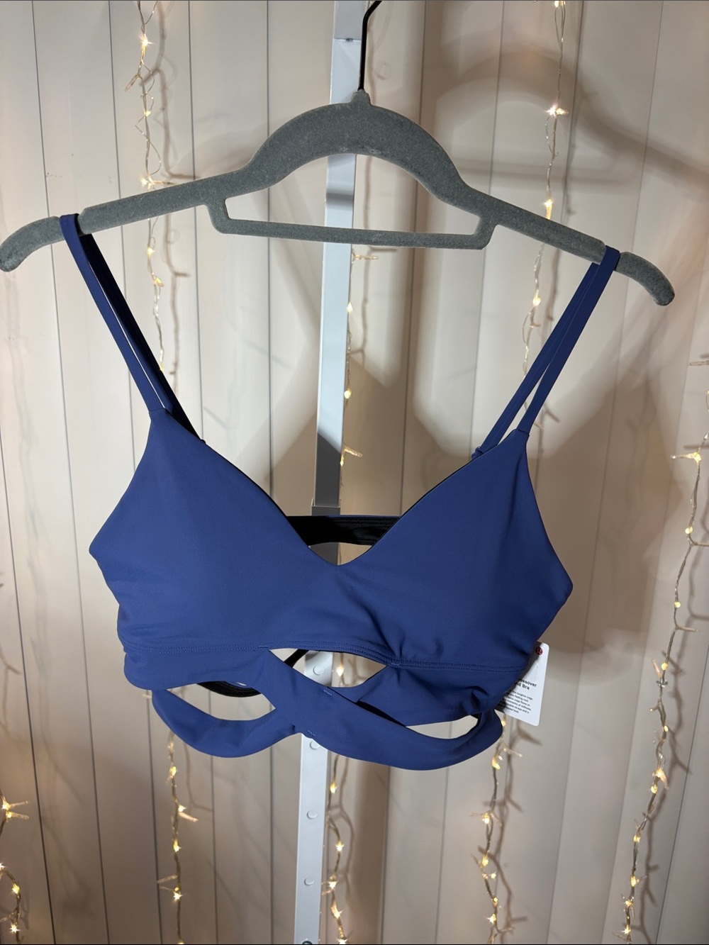 Lululemon V Neck Crossover Bra Gatsby Blue size 8 light support A/B cup. #30/31